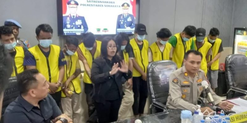Peredaran Narkoba Kunti Surabaya Digrebek, Diamankan 11 Orang Pengguna Sabu