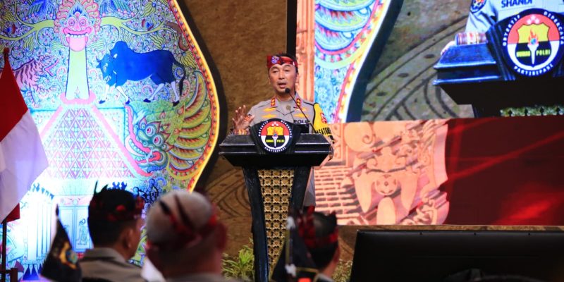 Kadiv Humas Polri Beri Penghargaan ke 7 Anggota dengan Nilai Sertifikasi Kompetensi Terbaik