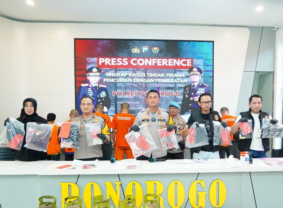 Polres Ponorogo Berhasil Amankan Komplotan Pencurian dengan Pemberatan 8 Tersangka Diamankan