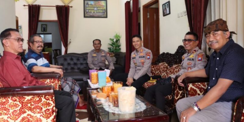 Jumat Curhat Polres Batu Sambangi Rumah Warga dari Pintu ke Pintu Tampung Aspirasi Masyarakat