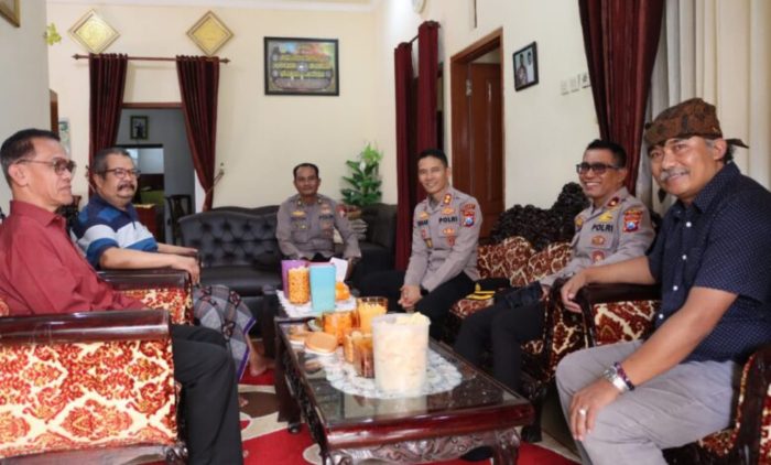 Jumat Curhat Polres Batu Sambangi Rumah Warga dari Pintu ke Pintu Tampung Aspirasi Masyarakat