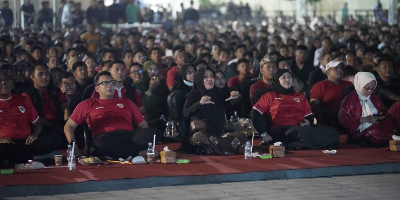 Kompak, Forkopimda Mojokerto Raya Bersama Puluhan Ribu Masyarakat Nobar Timnas U-23