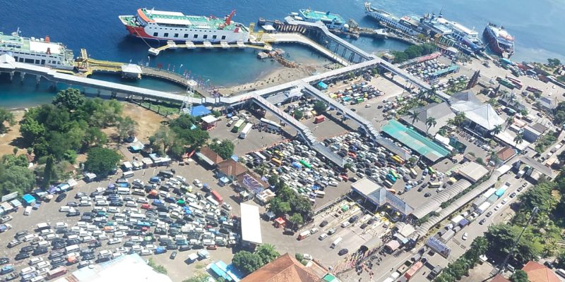 Patroli Udara Heli TNl AL Sekitar Penyebrangan Banyuwangi – Bali  Pergerakan Arus Mudik Terpantau Aman Dan Lancar