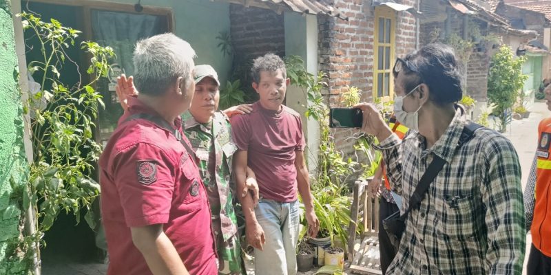 Peduli Dengan Masyarakat Polres Nganjuk Evakuasi Antar ODGJ Berobat ke Menur