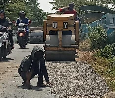 Unit Reaksi Cepat Dinas PUPR kabupaten Nganjuk Gerak Cepat Benahi Jalan Berlubang.