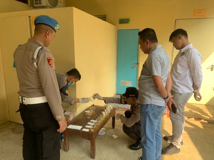 Propam Polres Pekalongan Gelar Tes Urin Terhadap Anggota Satres Narkoba dan Turjawali Sat lantas