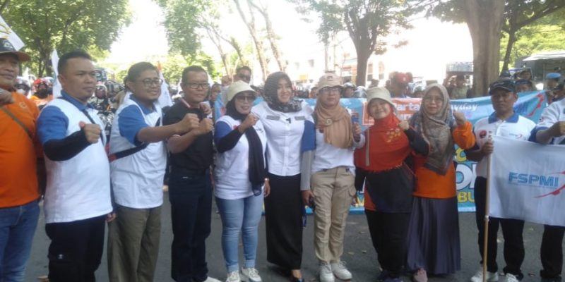 May Day, Bupati Mojokerto Melepas Keberangkatan Massa Aksi Buruh Dengan Kawalan Ketat Menuju Surabaya