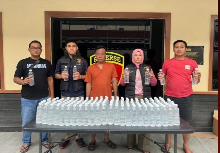 Satreskrim Polres Pasuruan Berhasil Sita Ratusan Botol Miras Beralkohol Tanpa Izin Saat Operasi Cipta Kondisi