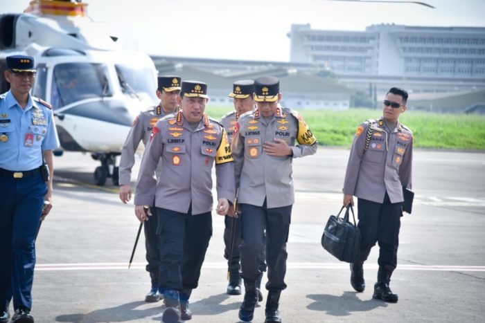 Disambut Kapolda Jabar, Kapolri Tiba Di Bandung Dalam Rangka Kunjungan Kerja
