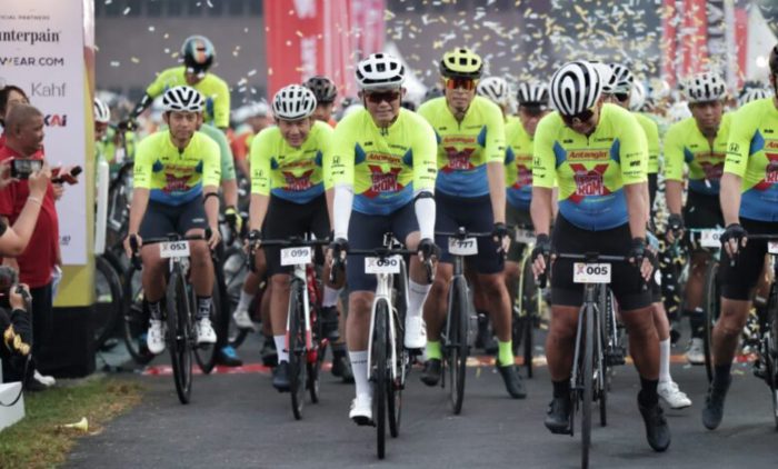 Kapolda Jatim Bersama Ribuan Pesepeda Dari 17 Negara Ikuti Bromo KOM X 2024.