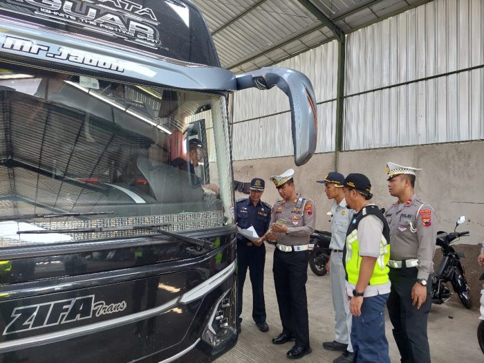 Satlantas Polres Pekalongan dan Tim Gabungan Gelar Pemeriksaan Layak Jalan Angkutan Wisata