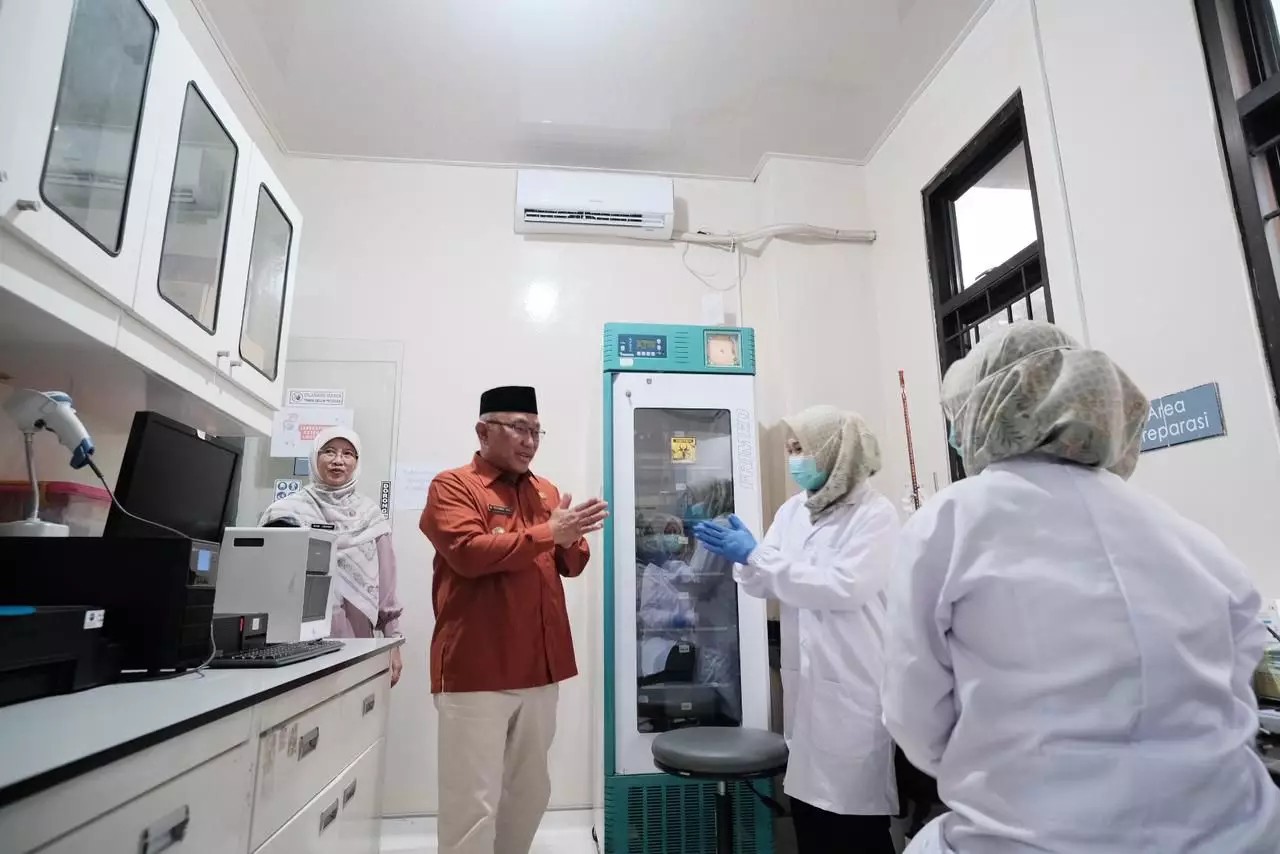 Wali Kota Dr. KH. Mohammad Idris MA. Resmikan Membuka Laboratorium Kesehatan Lingkungan di Labkesda Depok