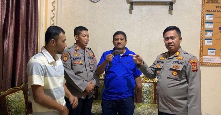 Kepala Desa Karya Makmur Serahkan Senpi Rakitan Temuan Warga Kepada Polisi