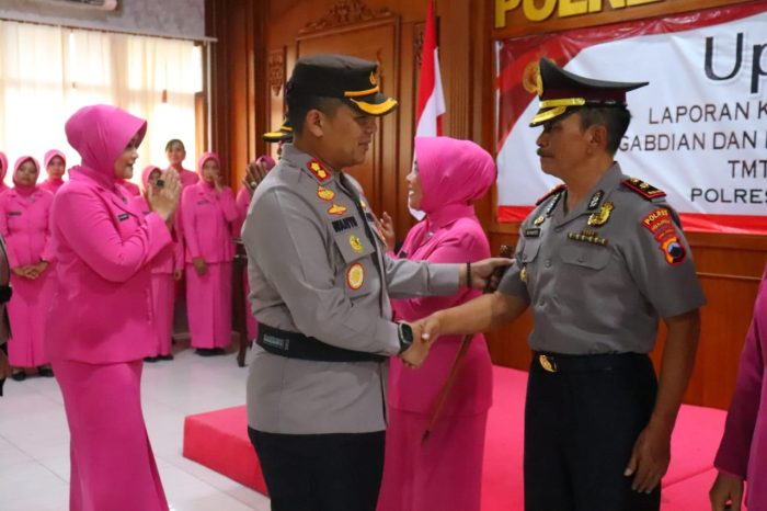 Pimpin Upacara Kenaikan Pangkat Pengabdian, Kapolres : Selamat kepada Kompol Giyarto