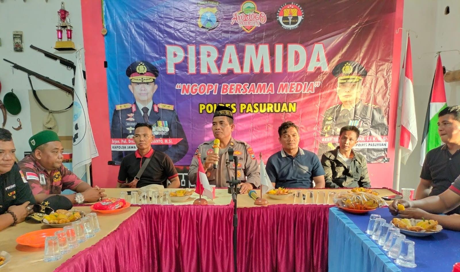 Sampaikan Pesan Kamtibmas, Polres Pasuruan Gelar Ngopi Bareng Media (Piramida)