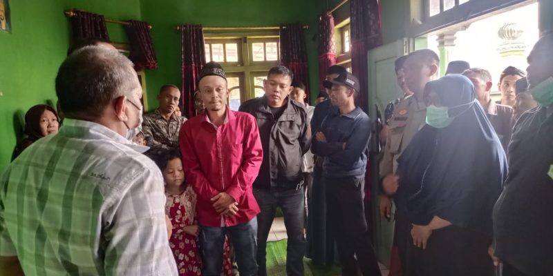 Jenazah Korban Tenggelam Danau Proyek Karawang Diserahkan ke Keluarga, Polsek Petungkriyono Lakukan Pendampingan