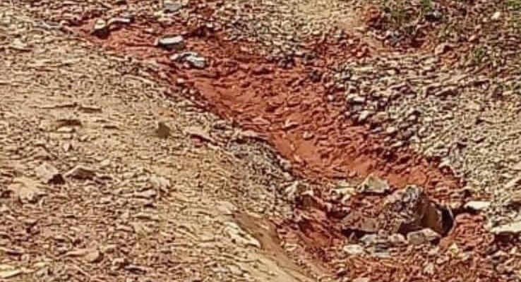 Keluh Kesah Masyarakat Akibat Sarana Tranpotasi /Jalan Utama Antar Kecamatan Lalai Tak Terawat dari Intansi Terkait