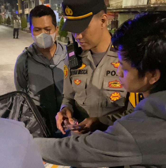 Operasi Gabungan Dari Rayon 1 Polrestabes Surabaya Dengan Sasaran Penyakit Masyarakat Pada Malam Hari