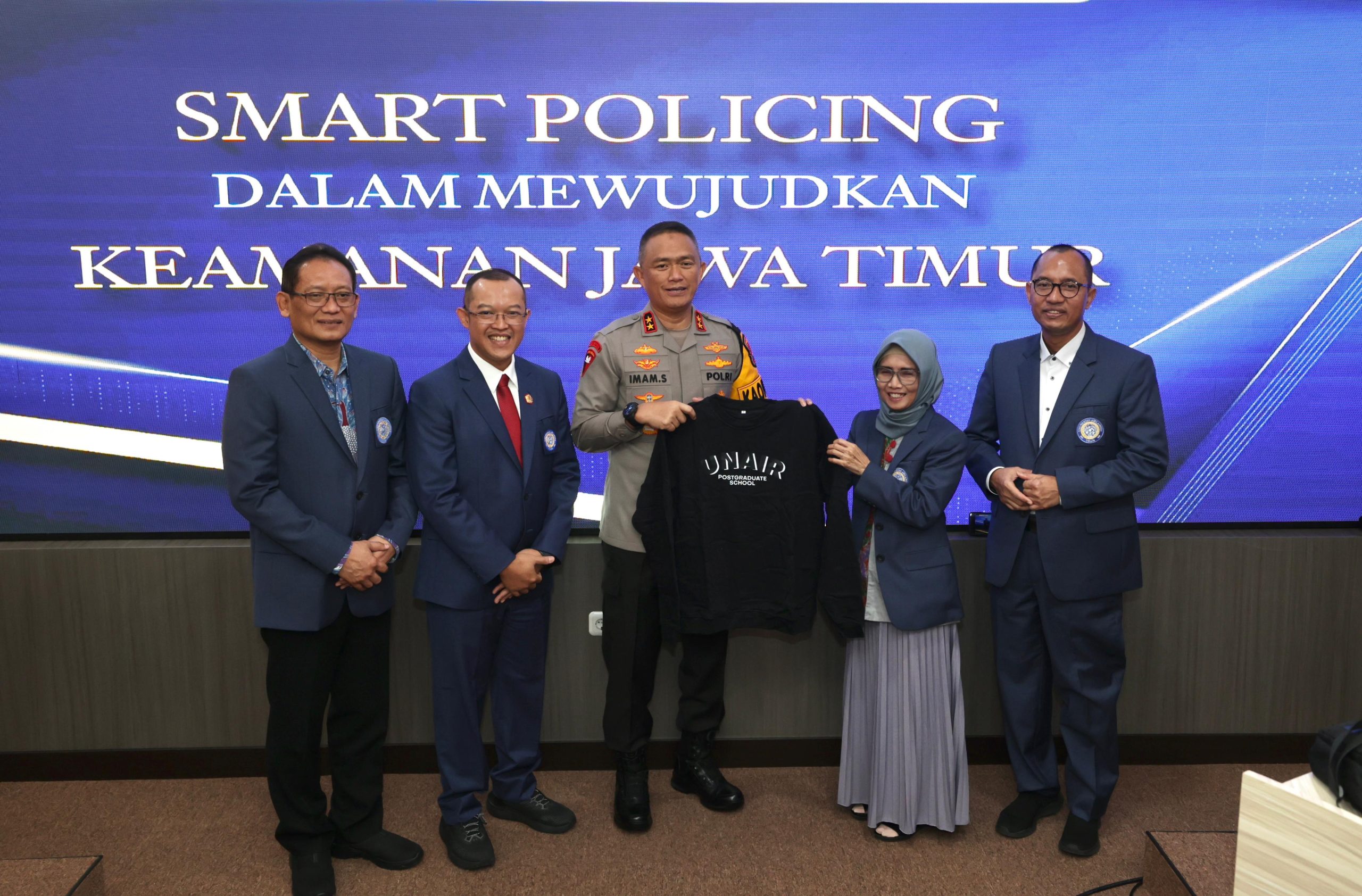 Beri Kuliah Umum Pasca Sarjana di UNAIR, Kapolda Jatim Paparkan Smart Policing Dalam Mewujudkan Keamanan