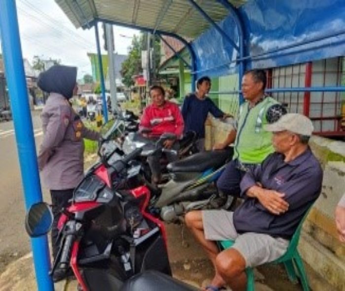 Sat Binmas Polres Pekalongan Berikan Penyuluhan Bahaya Narkoba Kepada Tukang Ojek