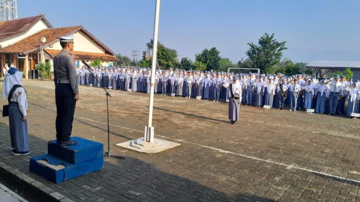 Satlantas Polres Purwakarta Lakukan Sosialisasi Police Go To School