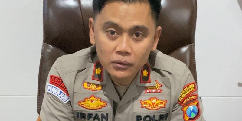 Unit Reskrim Polsek Simokerto Serta Tim Respati Polrestabes Surabaya Amankan Kelompok Gangster Yang Bawa Sajam Clurit 1 Meter
