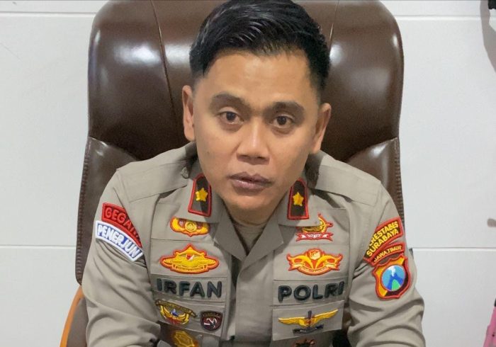 Unit Reskrim Polsek Simokerto Serta Tim Respati Polrestabes Surabaya Amankan Kelompok Gangster Yang Bawa Sajam Clurit 1 Meter