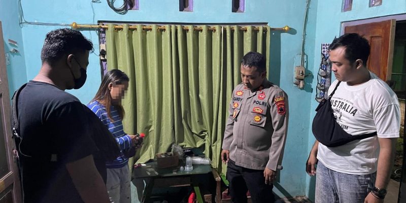 Ratusan Botol Miras Oplosan Diamankan Polsek Sragi