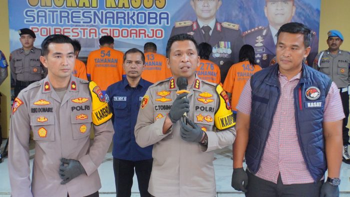 Polresta Sidoarjo Amankan Pasutri Diduga Pengedar Narkoba, Bukti Sabu 137,57 Gram Disita