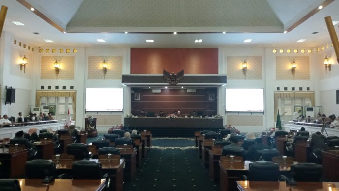 Sekda Norman Nugraha Sampaikan Penjelasan Bupati terhadap Raperda tentang RPJPD 2025-2045 Di Aula DPRD Purwakarta