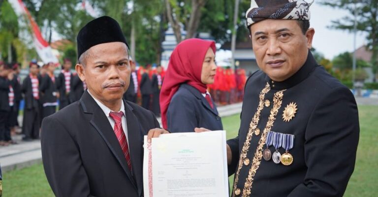 Pemkab Sampang Gelar Upacara Hardiknas 2024