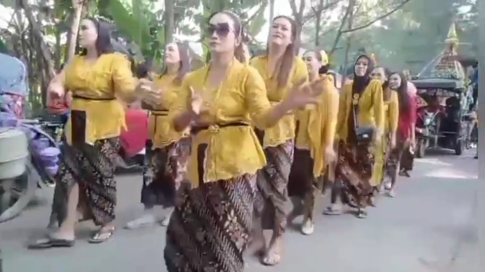 Wujud Syukur Warga Desa Balongmulyo – Kragan – Rembang Menggelar Tradisi Sedekah Bumi