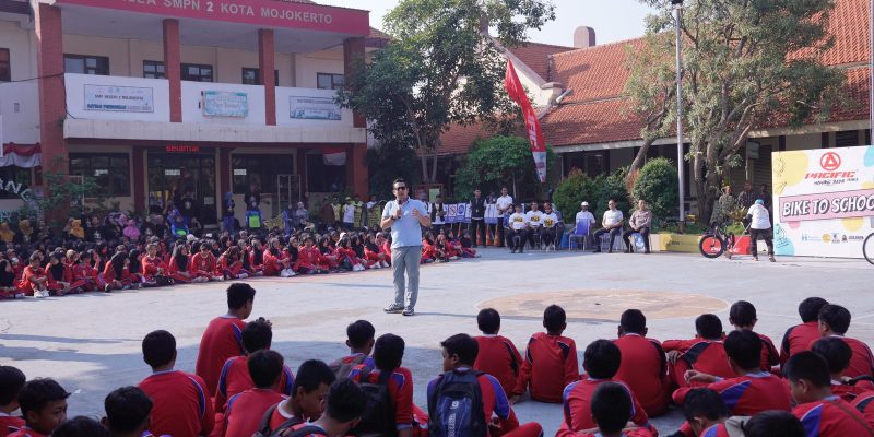 Mas Pj Wali Kota Mojokerto Ajak Pelajar Budayakan Bersepeda