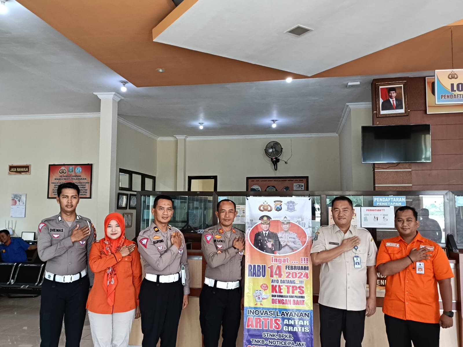 Permudah Layanan, Samsat Sampang Sediakan Antar Gratis (Artis)