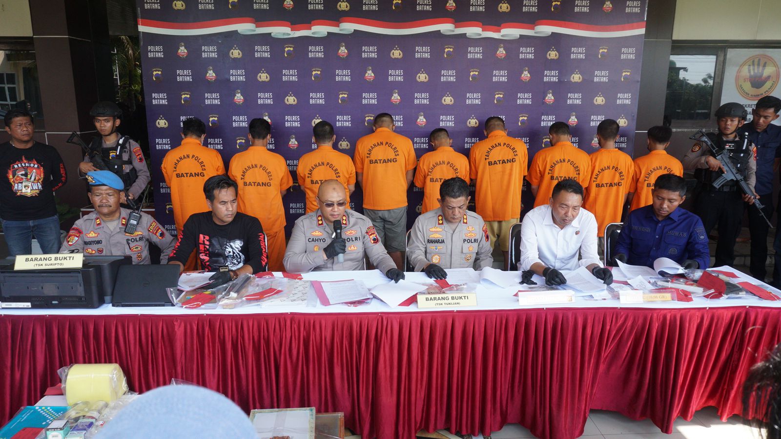 Tujuh Tersangka Ditangkap, Polres Batang Sita 16,06 Gram Sabu dan 17,92 Gram Ganja