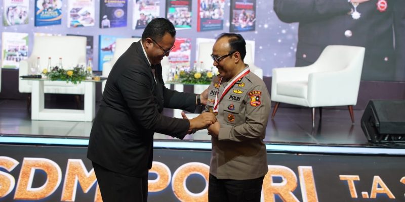 Irjen Dedi Raih Rekor MURI Perwira Tinggi Polri Penulis Buku Terbanyak