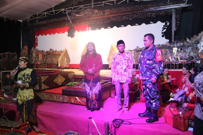Ritual Metri Bumi Bersih Dusun Barek Warnai Bersih Desa, Di Desa Pumbangan