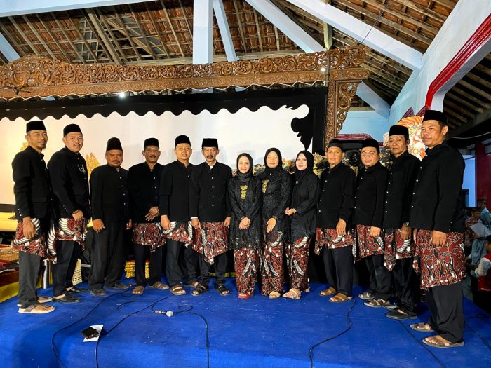 Wayang Kulit Meriahkan Puncak Acara Bersih Desa Di Desa Sumber
