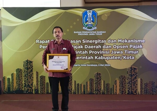 Raih Penghargaan, Pemkab Bojonegoro Peringkat 3 Kepatuhan Pembayaran Pajak Kendaraan Dinas