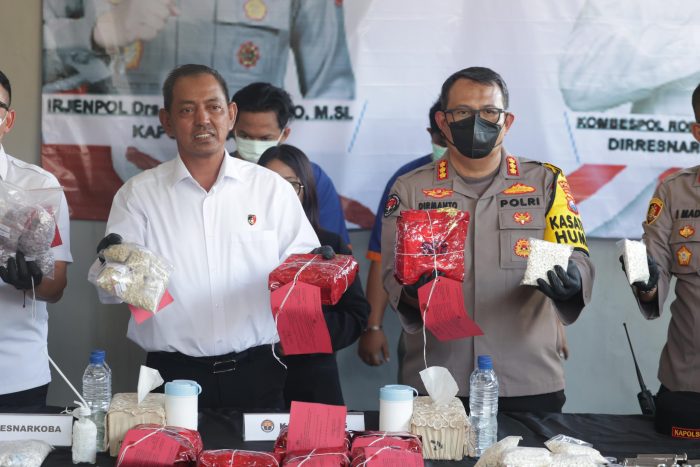 Ditresnarkoba Polda Jatim Berhasil Ungkap dan Bongkar Rumah Produksi Narkoba Di Kertajaya indah Surabaya
