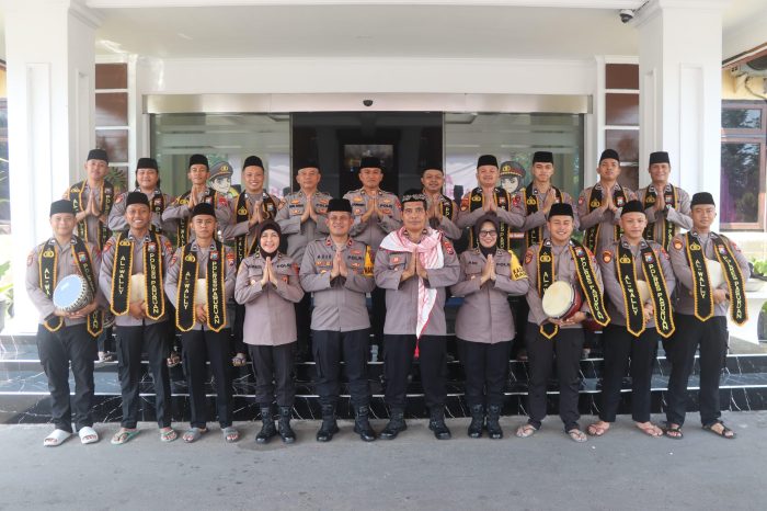 Delegasi Polres Pasuruan Raih Tropi Dalam Festival IV Shalawatan TNI-Polri Se Jatim