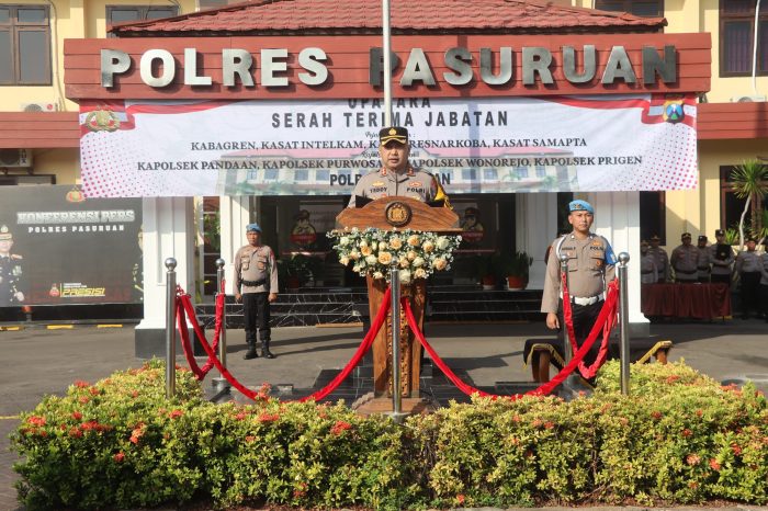 Kapolres Pasuruan Pimpin Upacara Sertijab Pejabat Utama Dan Kapolsek Jajaran Polres Pasuruan