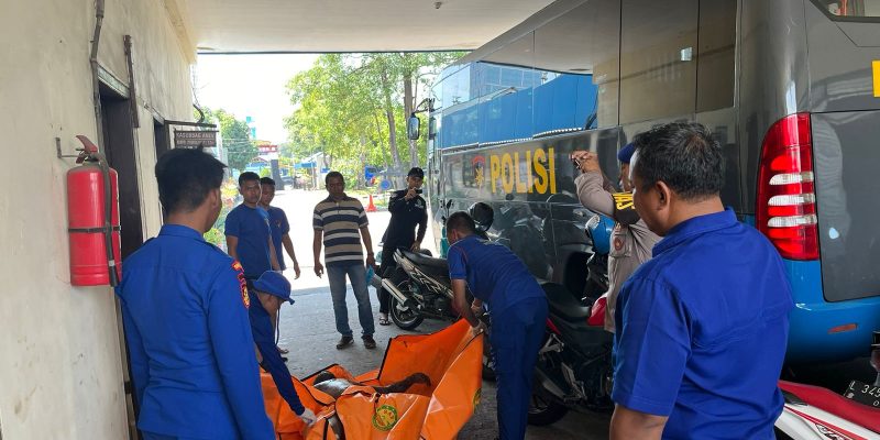 Satpolairud Polres Bangkalan Serta Tim Gabungan Search Dan Rescue Temukan Jenazah Yang Jatuh Di Laut