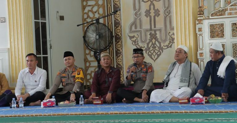 Kapolres Lubuk Linggau Gelar Jum’at Curhat Bersama Warga di Masjid Al-Baruu