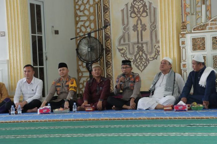 Kapolres Lubuk Linggau Gelar Jum’at Curhat Bersama Warga di Masjid Al-Baruu