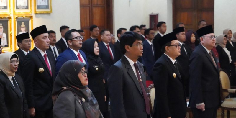Bupati Ikfina Hadiri Pengukuhan Kepala Kanreg II BKN Surabaya