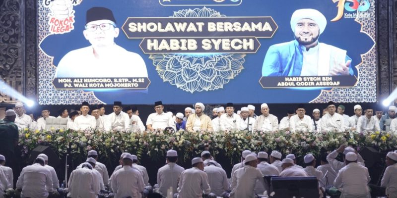 Bersama Habib Syech, Pemkot Mojokerto Gemakan Salawat dan Kampanye Gempur Rokok Ilegal