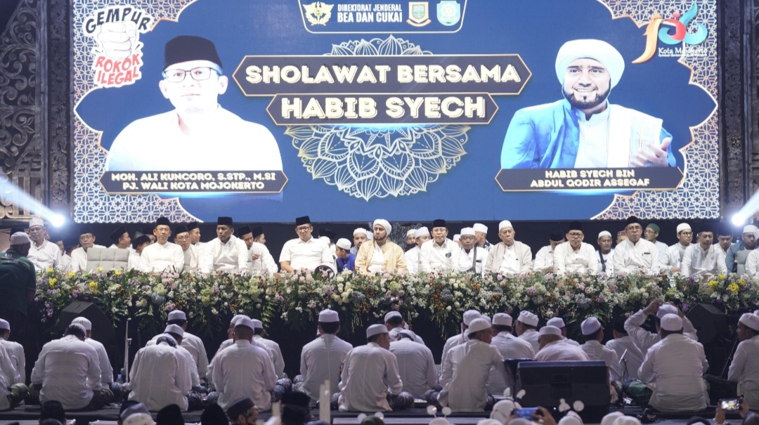 Bersama Habib Syech, Pemkot Mojokerto Gemakan Salawat dan Kampanye Gempur Rokok Ilegal