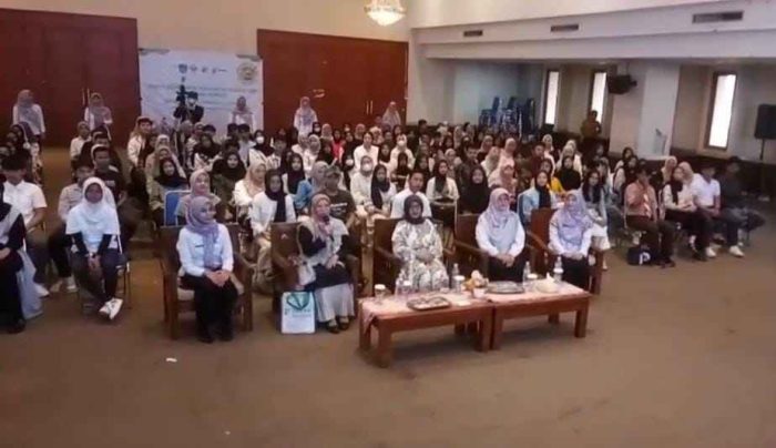 130 Sekolah SMP-SMA/SMK Depok Pembentukan forum Anak Kota Depok Di Ruang Serbaguna LT. 10  Balaika Dia Depok Jawa Barat.
