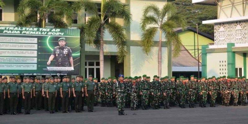 Upacara Bulanan, Pangdam II/Swj Ajak Prajurit Korem 043/Gatam Kobarkan Semangat Nasionalisme